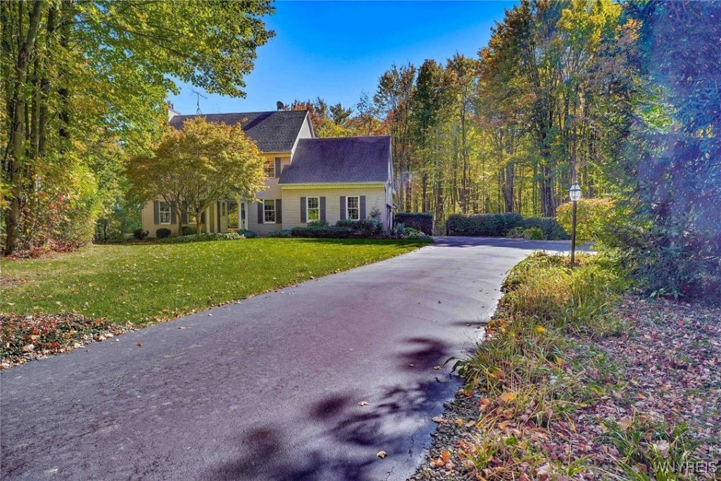 7353 Ward Road, Orchard Park, NY 14127 Main Photo