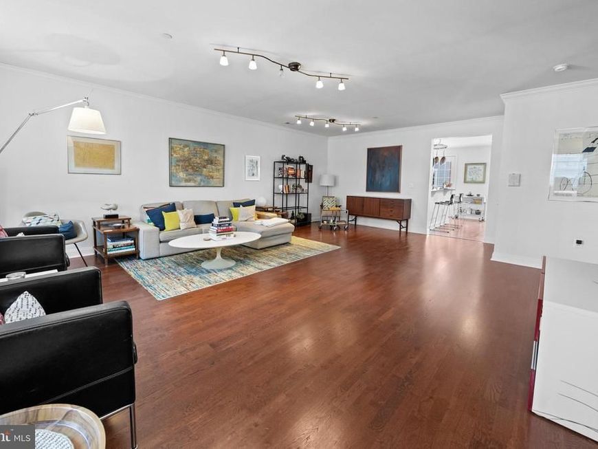 303 Captains Way, Philadelphia, PA 19146 Main Photo