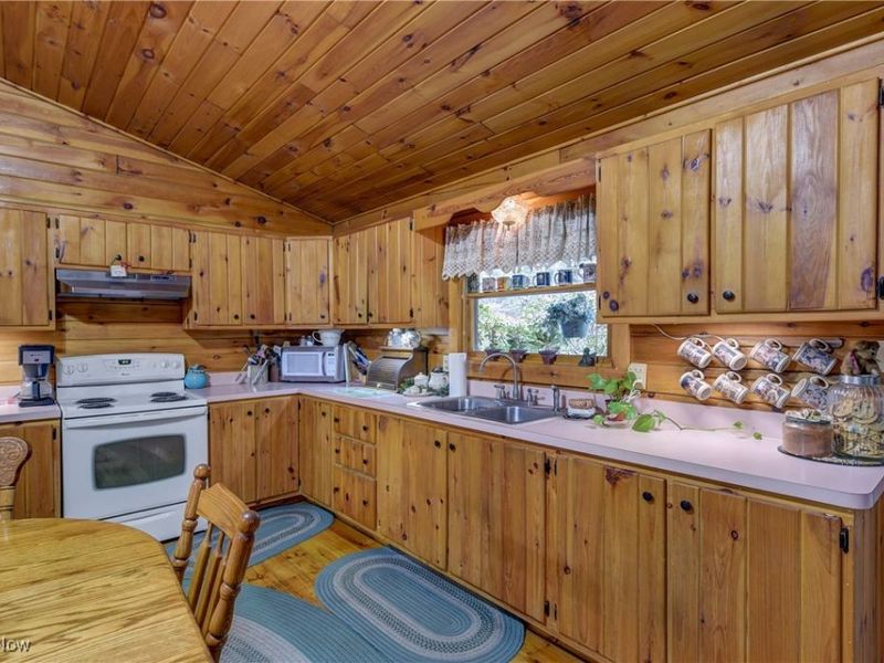 49215 Whittlesey Road, Amherst, OH 44001 Photo 12