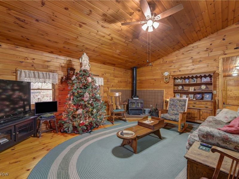 49215 Whittlesey Road, Amherst, OH 44001 Photo 9