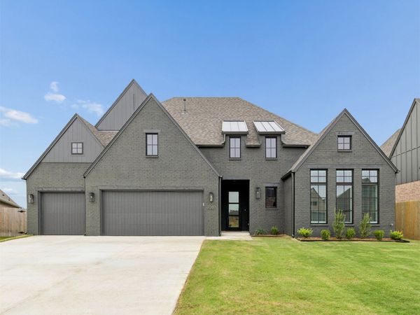 2707 W Van Buren Court, Broken Arrow, OK 74011