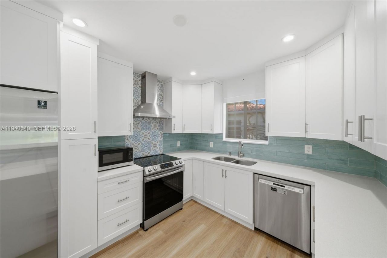 3681 SW 21st St, Miami, FL 33145 Photo