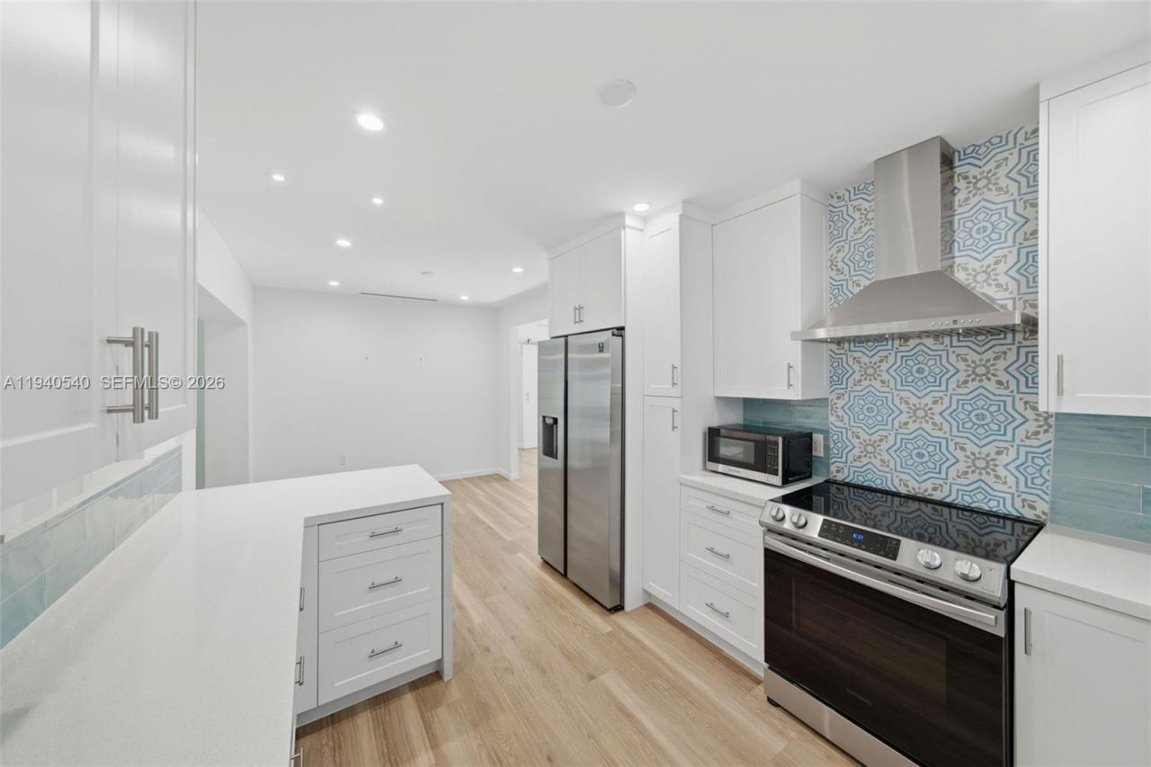 3681 SW 21st St, Miami, FL 33145 Photo