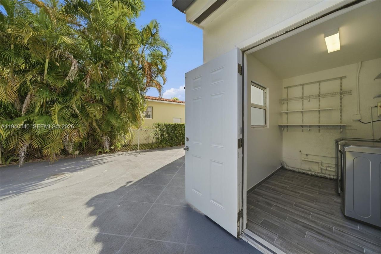 3681 SW 21st St, Miami, FL 33145 Photo