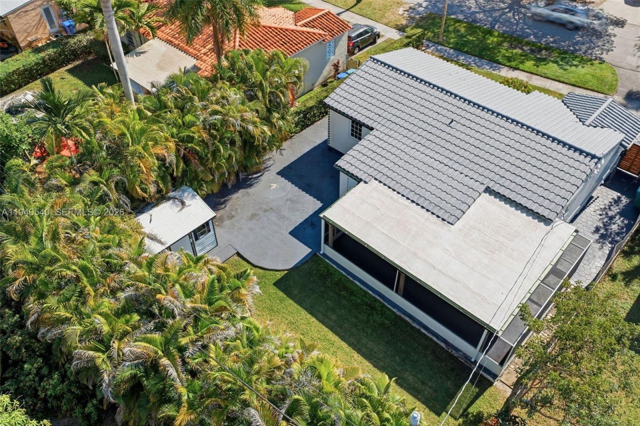 3681 SW 21st St, Miami, FL 33145 Photo