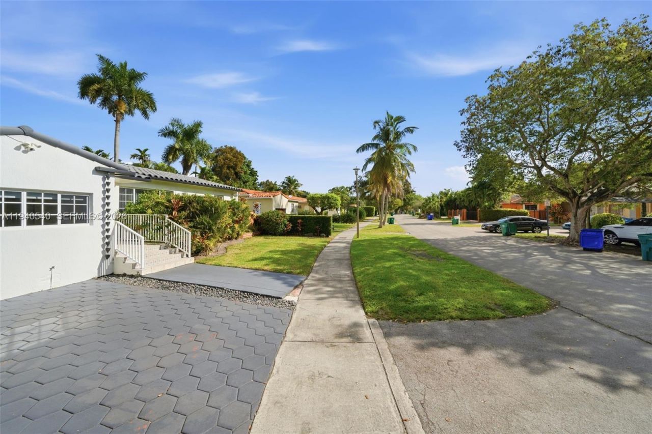 3681 SW 21st St, Miami, FL 33145 Photo