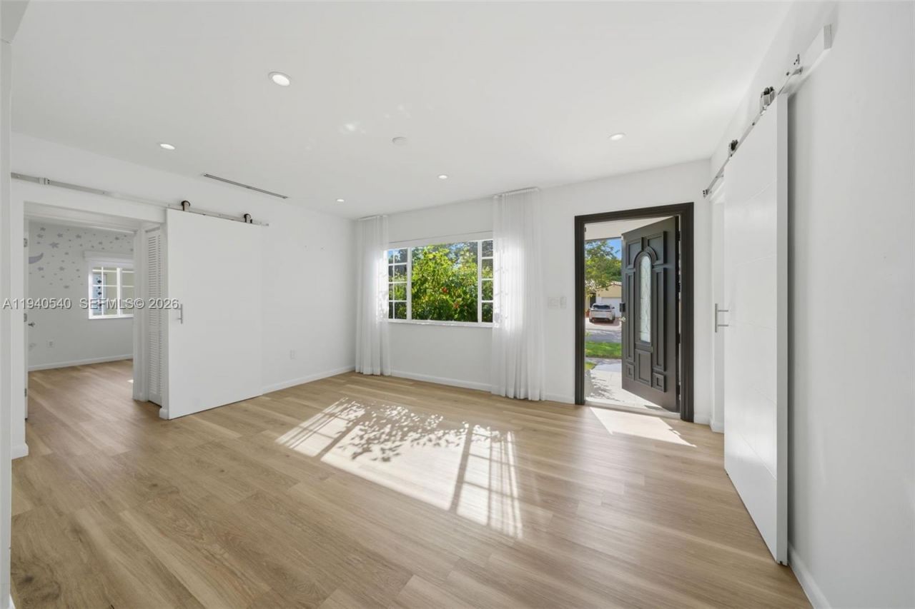 3681 SW 21st St, Miami, FL 33145 Photo