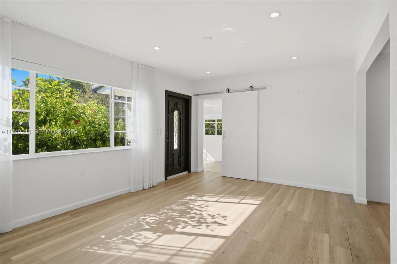 3681 SW 21st St, Miami, FL 33145 Photo