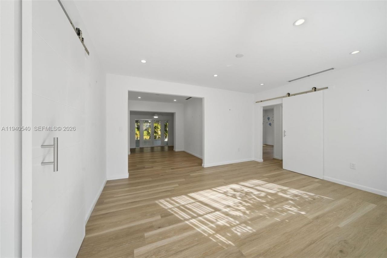 3681 SW 21st St, Miami, FL 33145 Photo