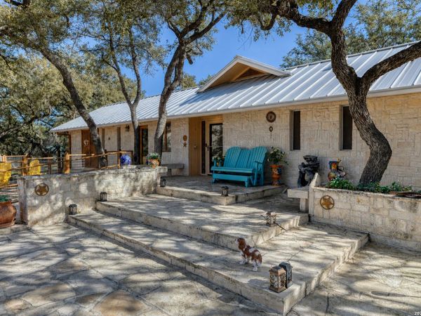 93 Saddle Mountain Rd, Leakey, TX 78873
