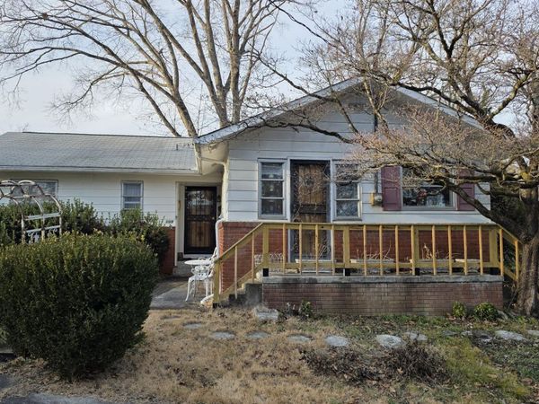 109 Thornton Rd, Oak Ridge, TN 37830