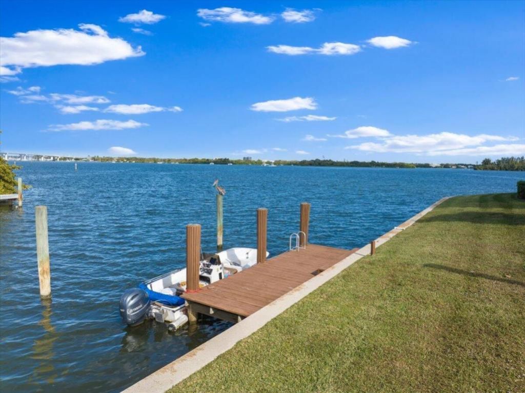 2 Seahorse Lane, Vero Beach, FL 32960 Photo