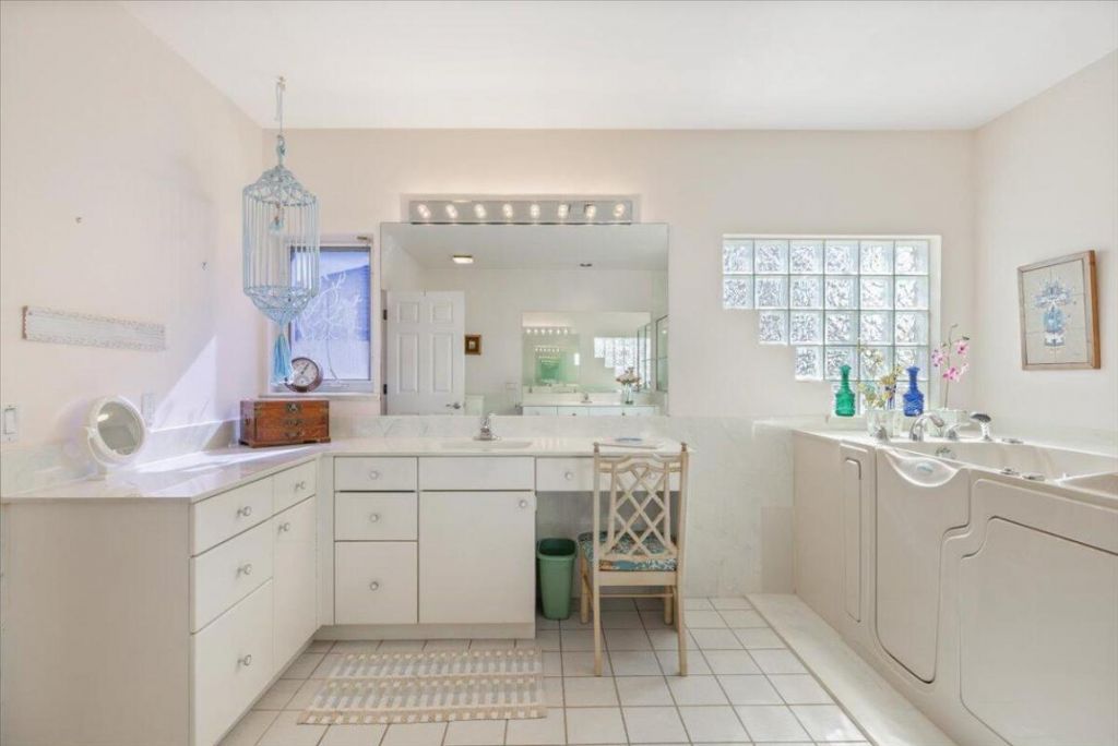 2 Seahorse Lane, Vero Beach, FL 32960 Photo