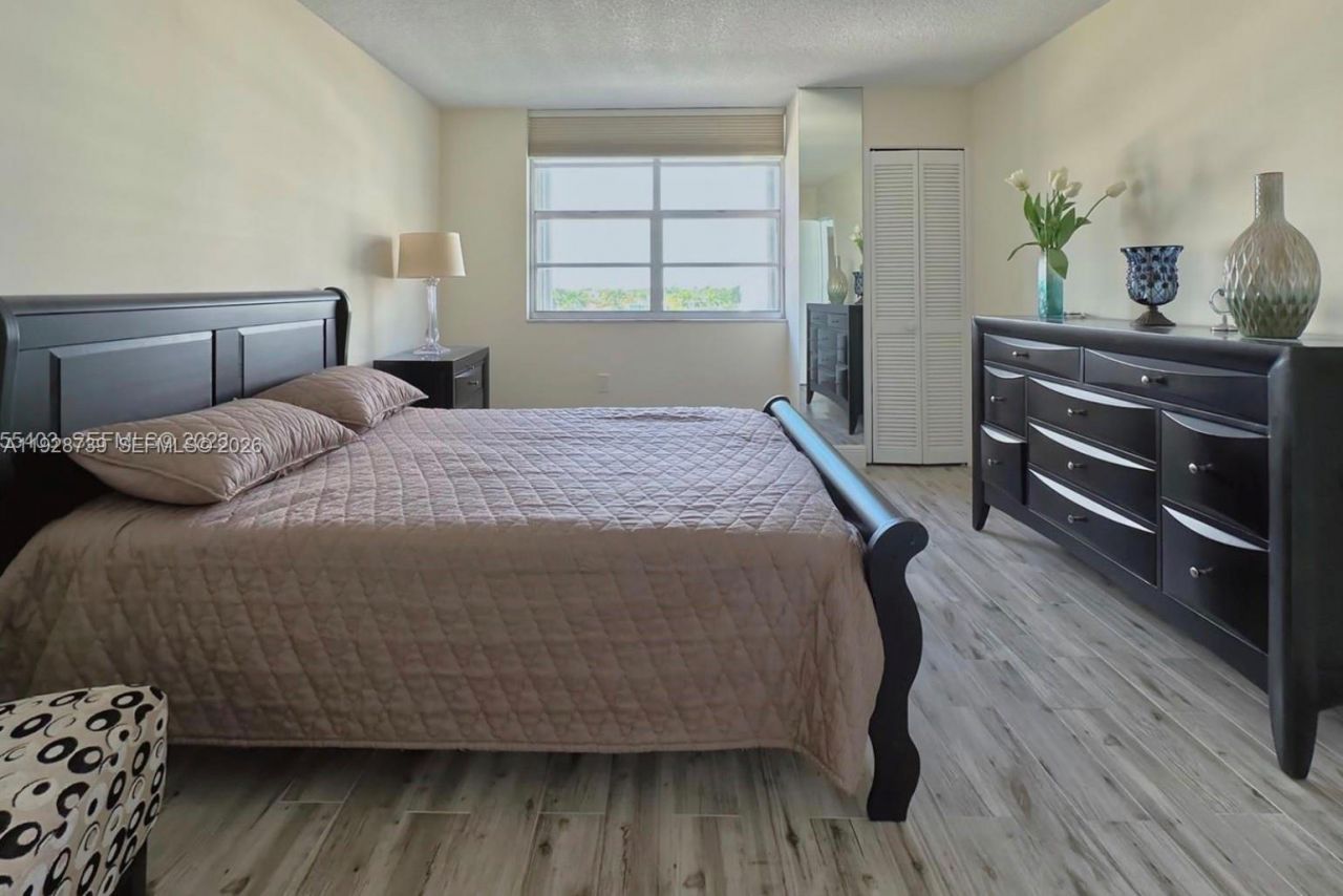 5701 Collins Ave , Unit 505, Miami Beach, FL 33140 Photo