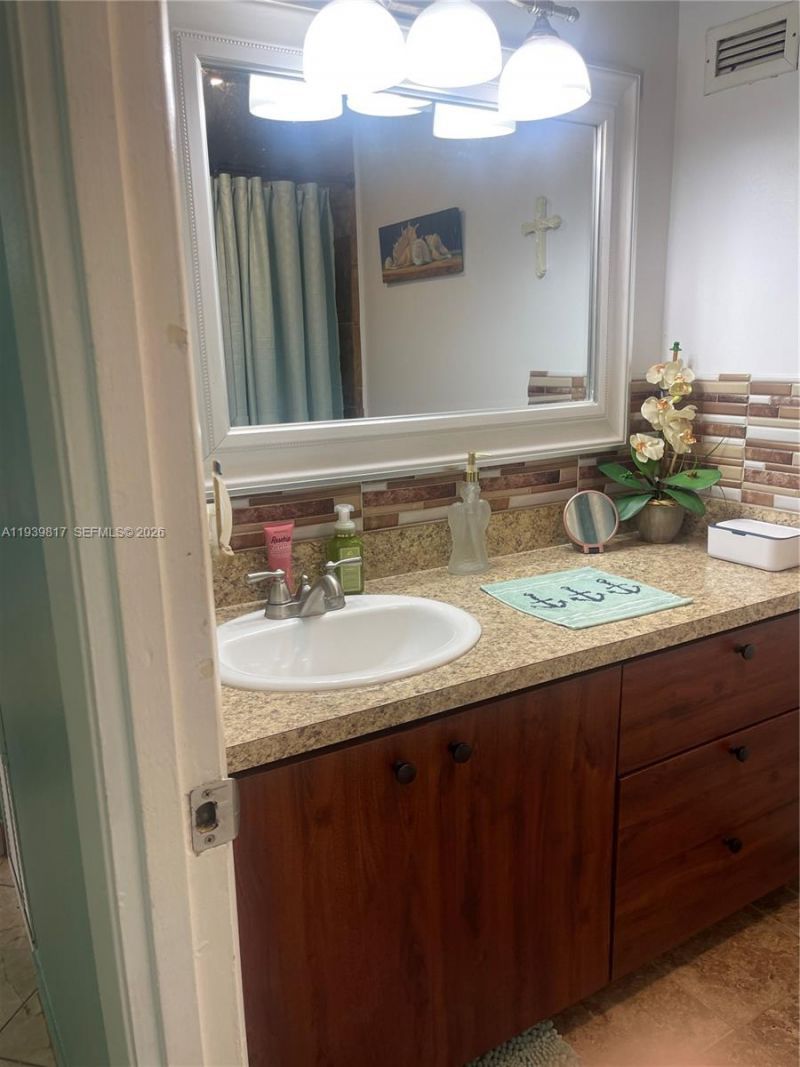 430 Golden Isles Dr , Unit 705, Hallandale Beach, FL 33009 Photo