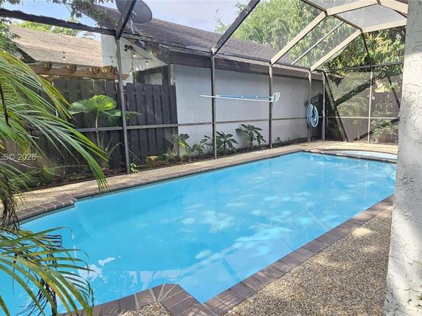 1451 W Sandpiper Cir, Unit 1451, Pembroke Pines, FL 33026