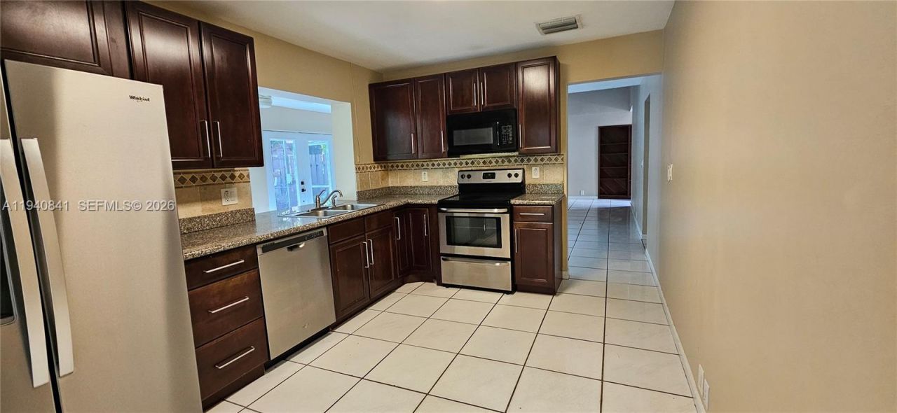1451 W Sandpiper Cir, Unit 1451, Pembroke Pines, FL 33026 Photo