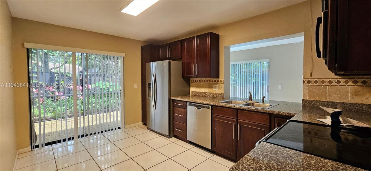 1451 W Sandpiper Cir, Unit 1451, Pembroke Pines, FL 33026 Photo