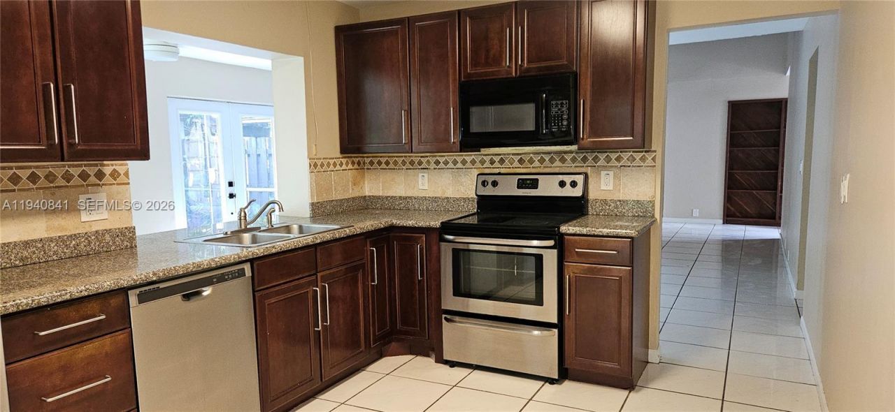 1451 W Sandpiper Cir, Unit 1451, Pembroke Pines, FL 33026 Photo