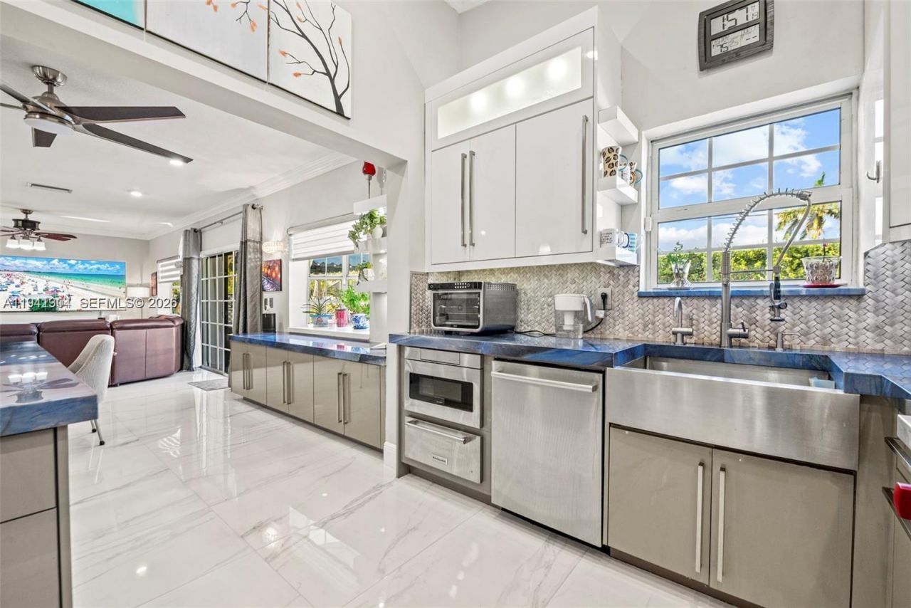 1841 NE 196th Ter, Miami, FL 33179 Photo