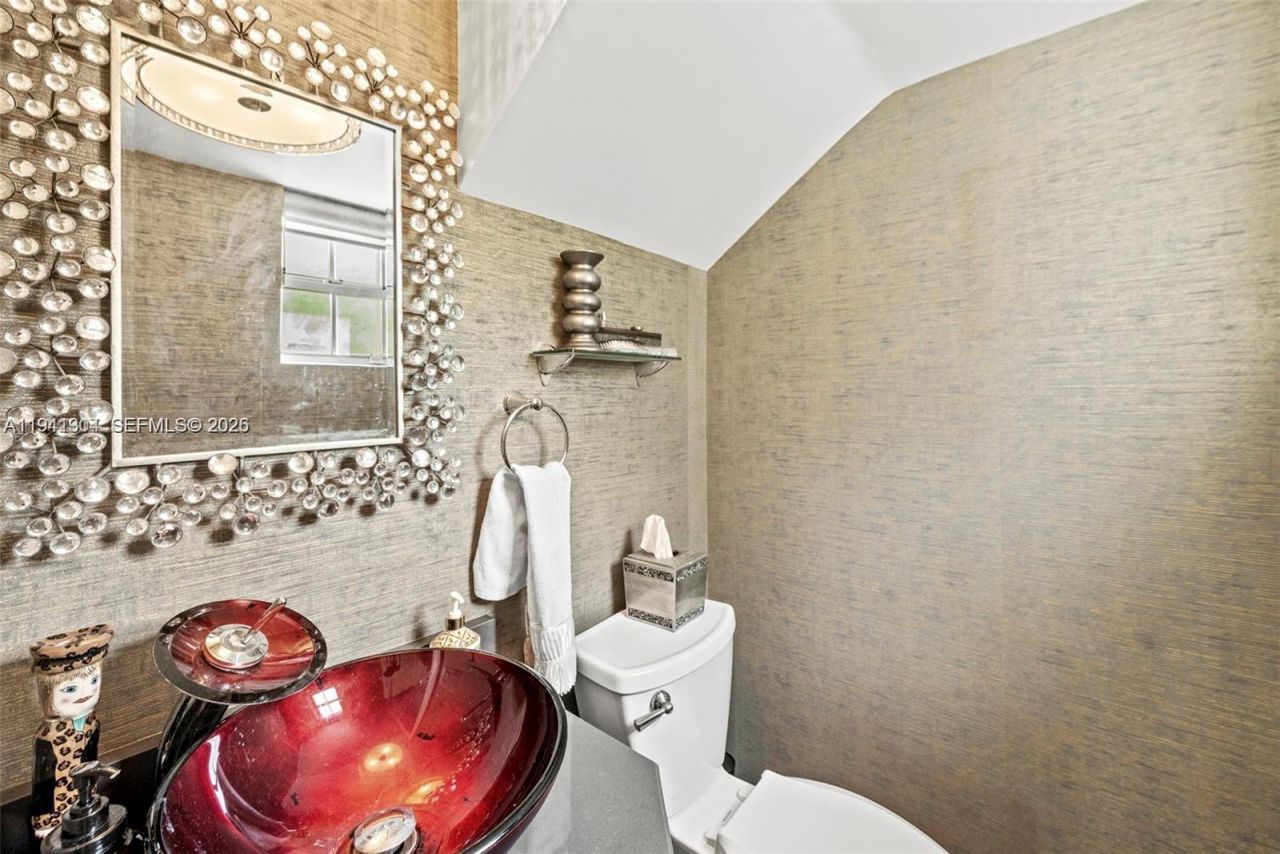 1841 NE 196th Ter, Miami, FL 33179 Photo