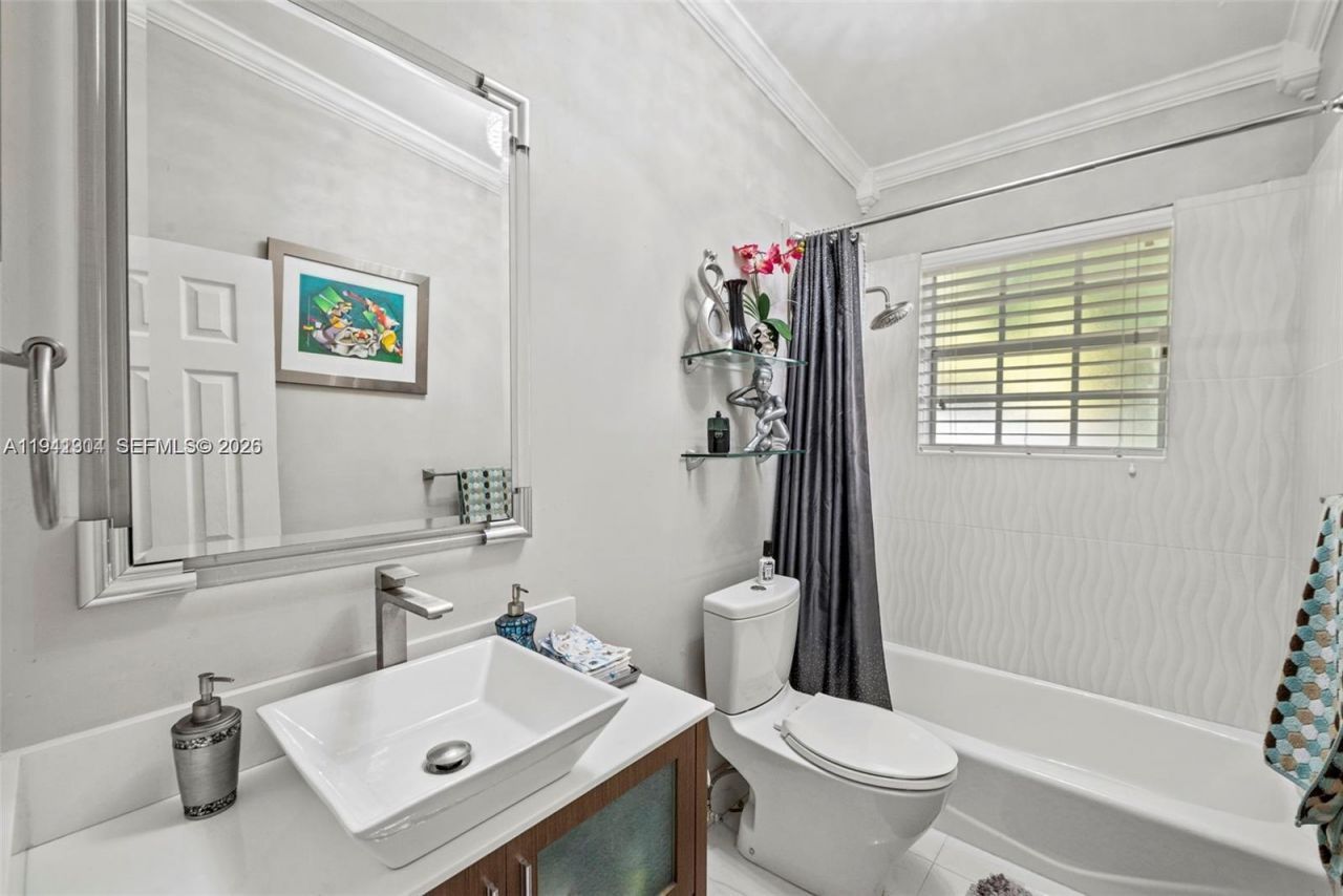 1841 NE 196th Ter, Miami, FL 33179 Photo