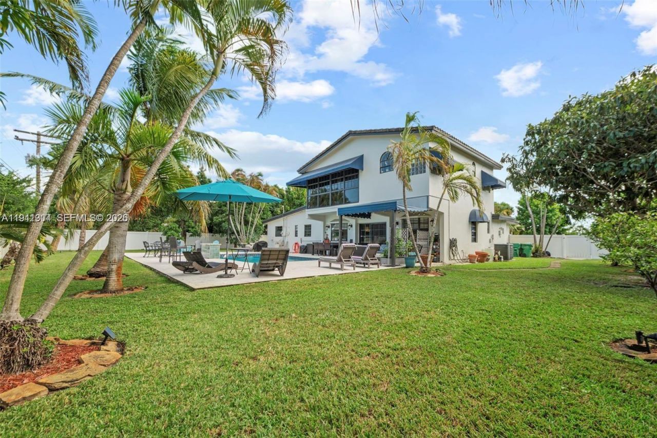 1841 NE 196th Ter, Miami, FL 33179 Photo