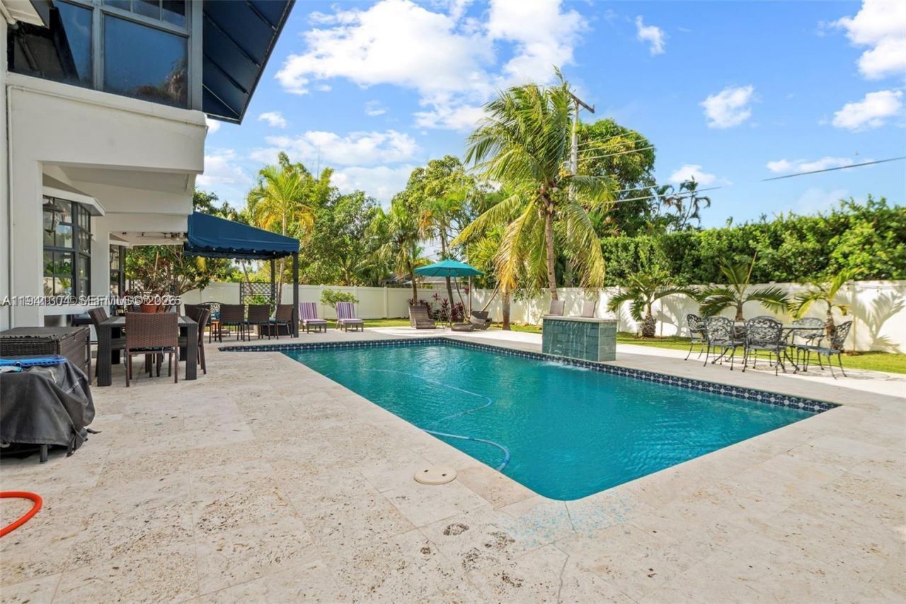 1841 NE 196th Ter, Miami, FL 33179 Photo