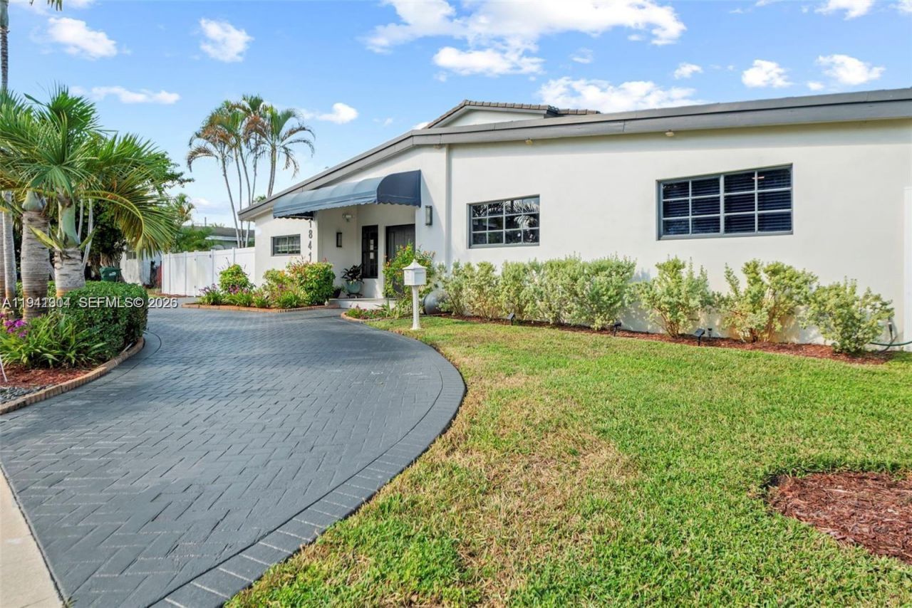 1841 NE 196th Ter, Miami, FL 33179 Photo