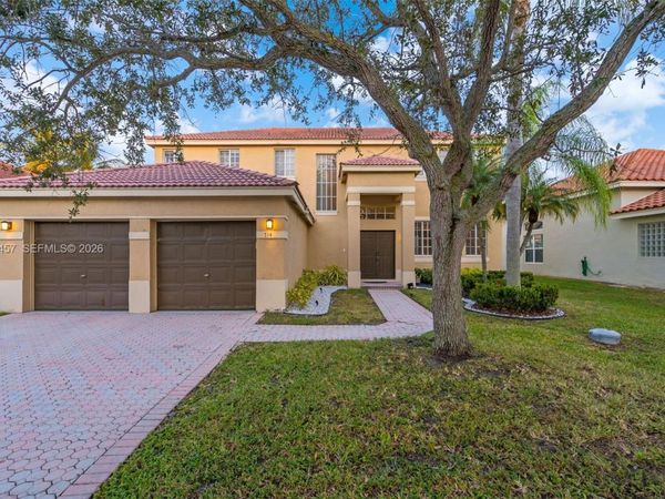 714 Heritage Dr , Weston, FL 33326