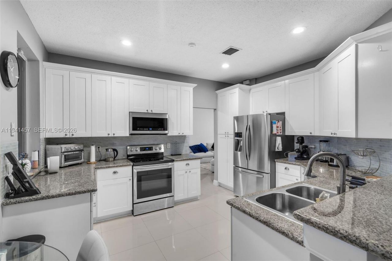 714 Heritage Dr , Weston, FL 33326 Photo