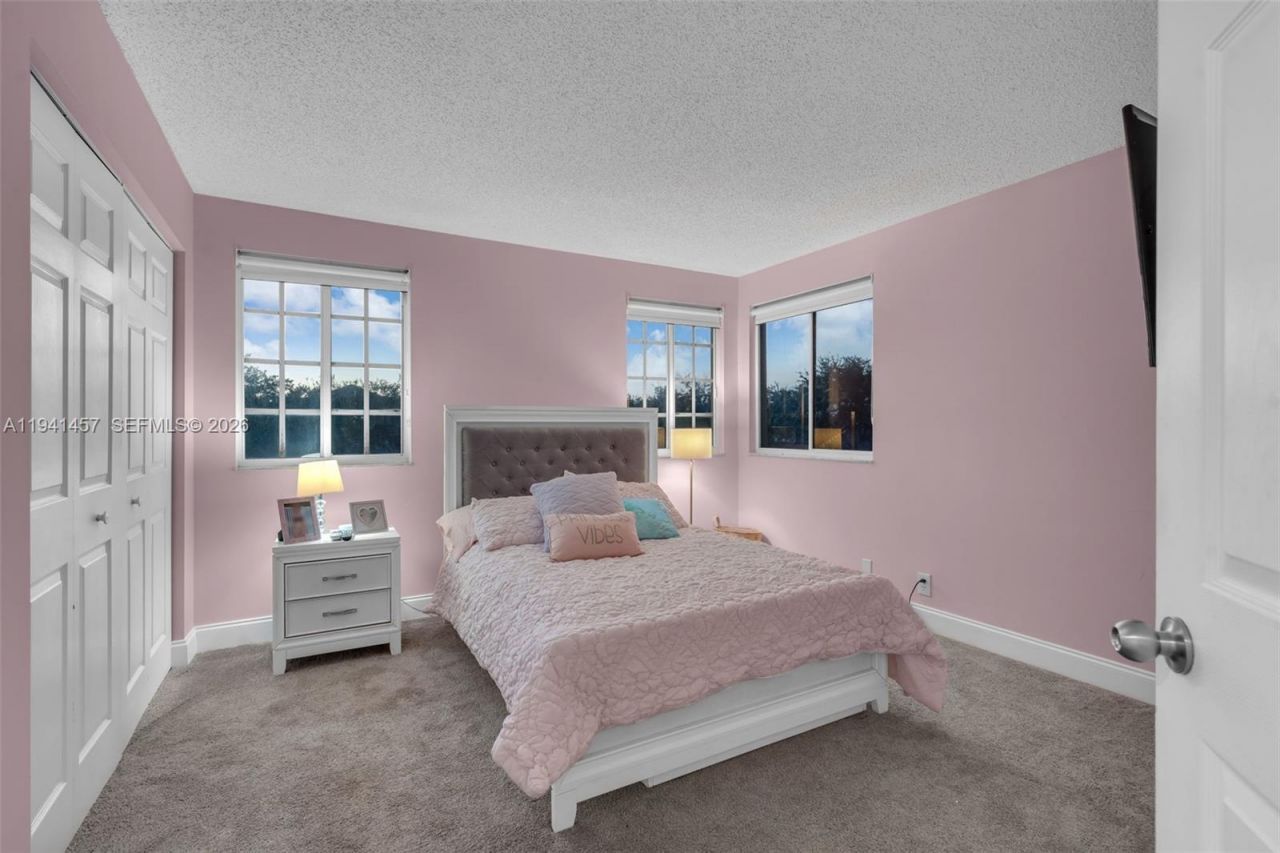 714 Heritage Dr , Weston, FL 33326 Photo