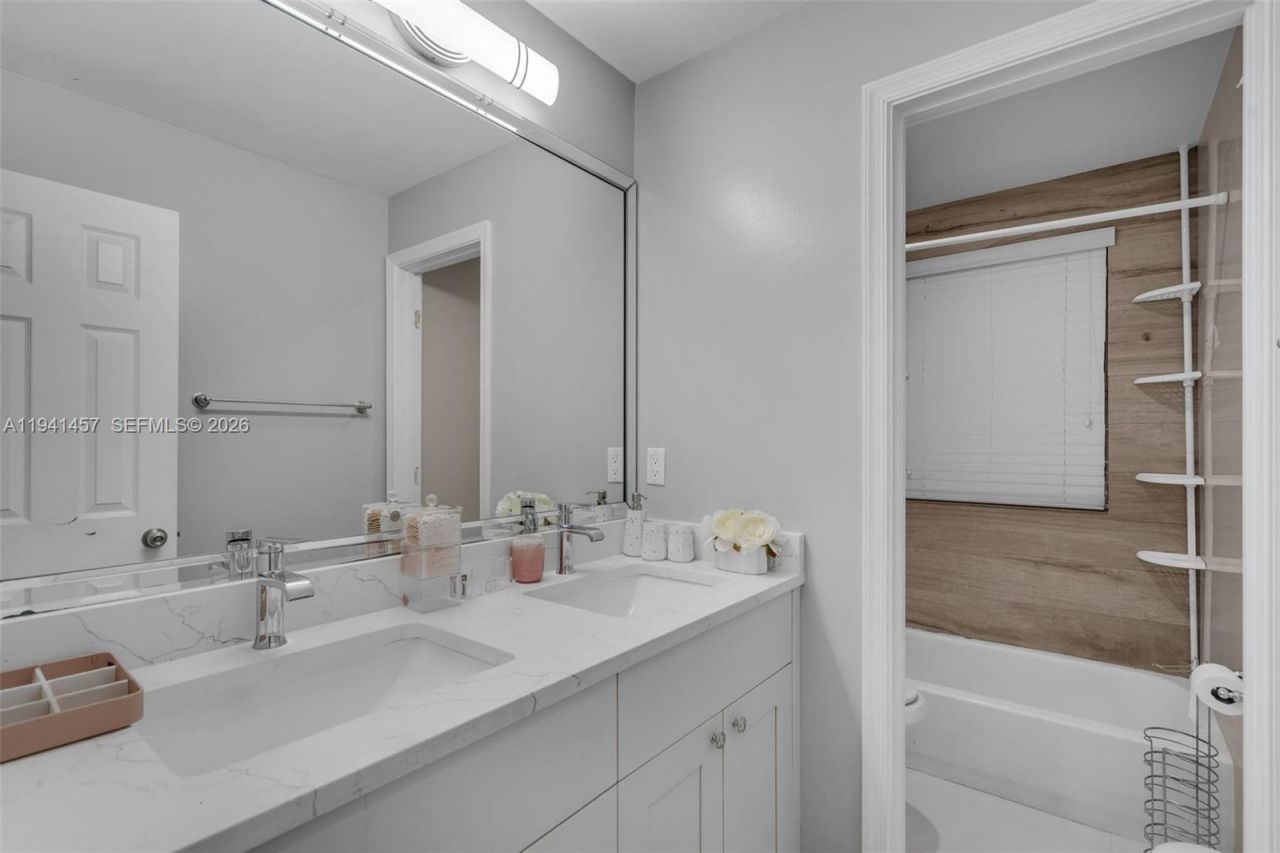 714 Heritage Dr , Weston, FL 33326 Photo