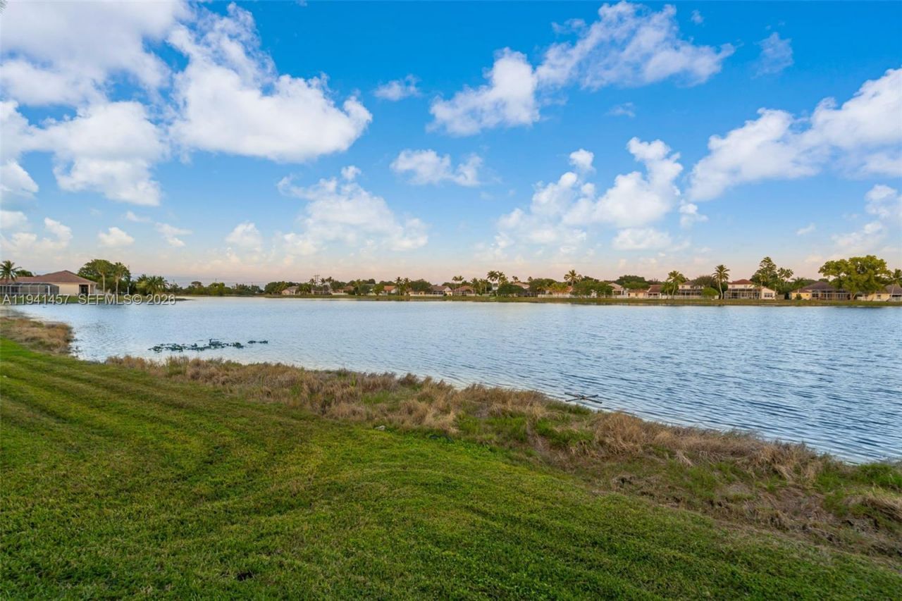 714 Heritage Dr , Weston, FL 33326 Photo