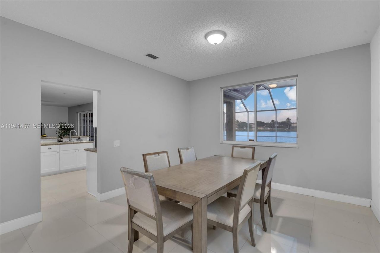 714 Heritage Dr , Weston, FL 33326 Photo