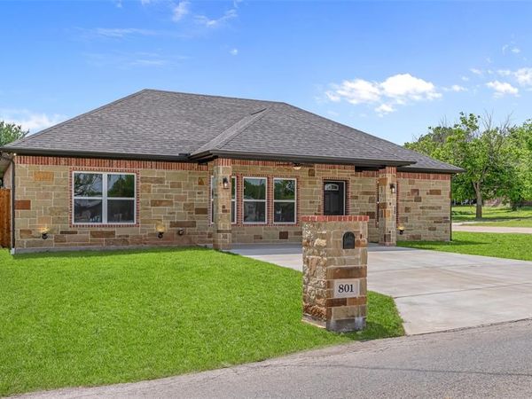 801 Comanche Cove Drive, Granbury, TX 76048