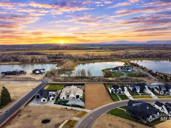 6271 Salmon Falls Ln, Star, ID 83669