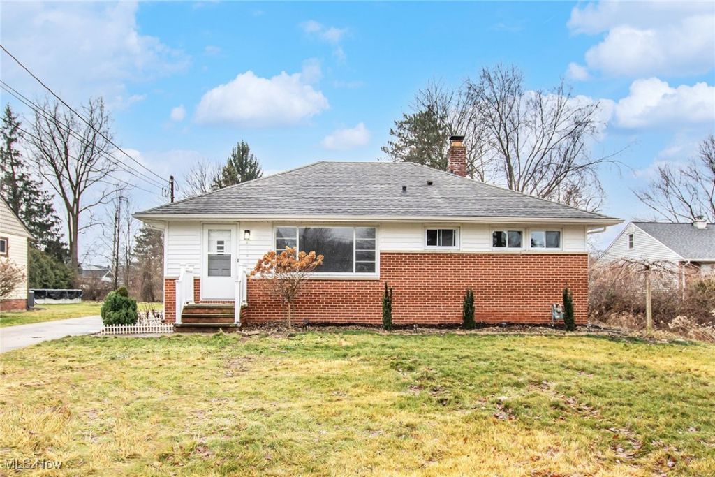 19819 Drake Road, Strongsville, OH 44149 Main Photo