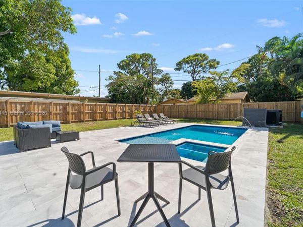 1464 NE 24th St, Wilton Manors, FL 33305