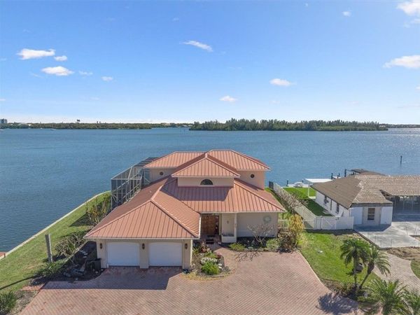 2 Seahorse Lane, Vero Beach, FL 32960