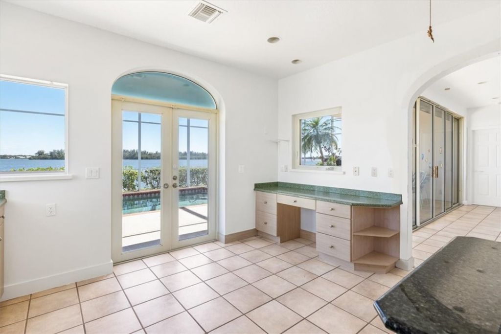 2 Seahorse Lane, Vero Beach, FL 32960 Photo