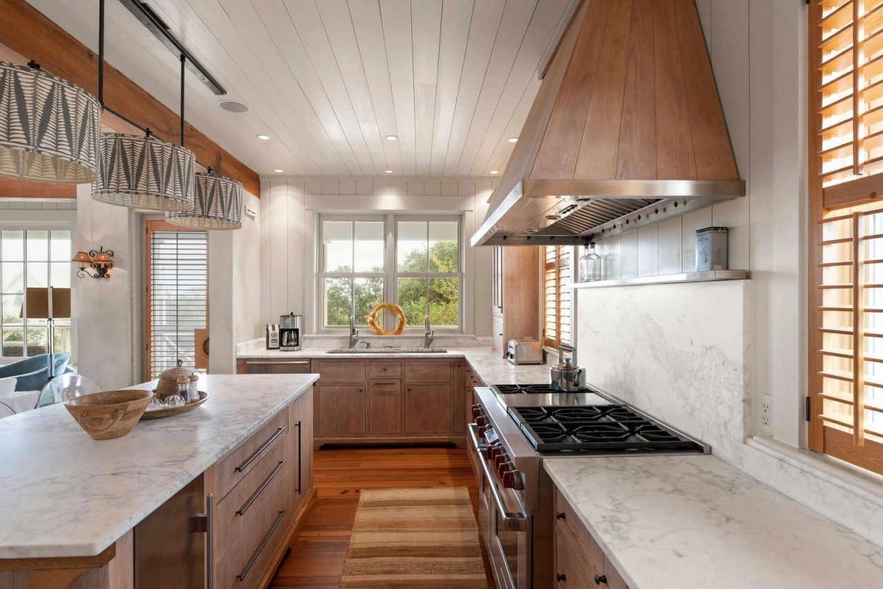 3 7th Avenue Photo 16