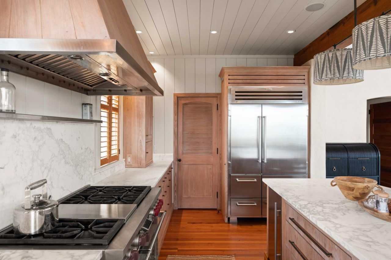 3 7th Avenue Photo 17