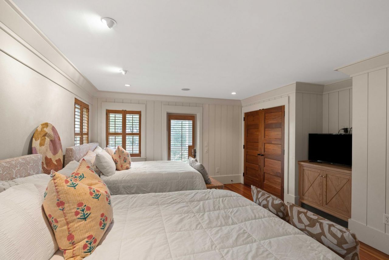 3 7th Avenue Photo 49