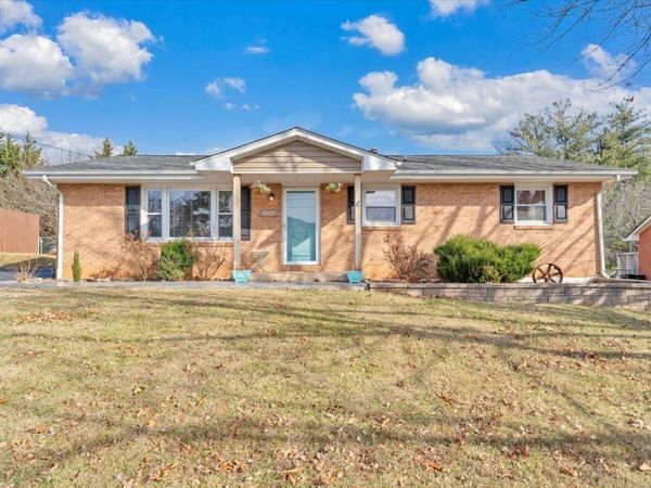 5923 Village LN, Roanoke, VA 24019