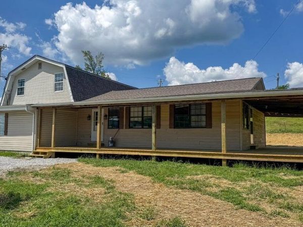 942 W Third Ave, Oneida, TN 37841