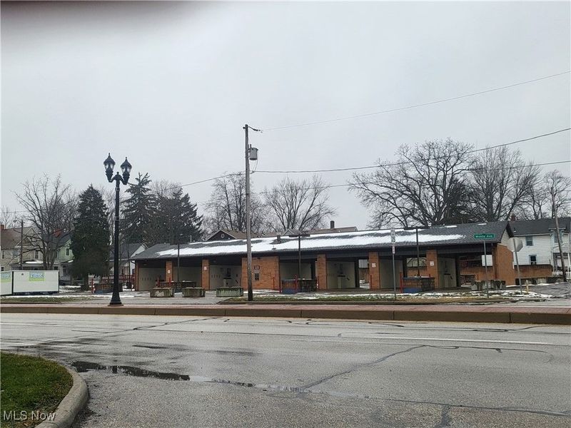 827 Middle Avenue, Elyria, OH 44035 Photo 2