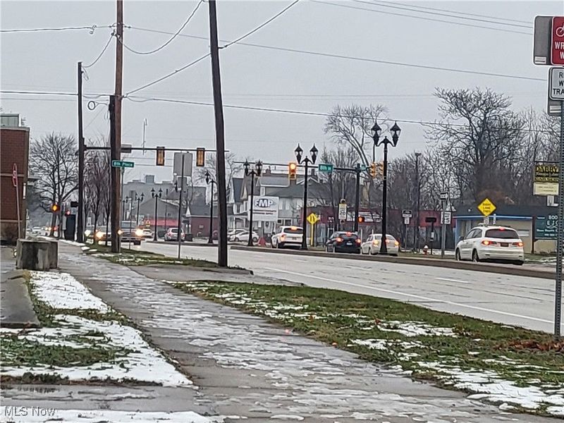 827 Middle Avenue, Elyria, OH 44035 Photo 9