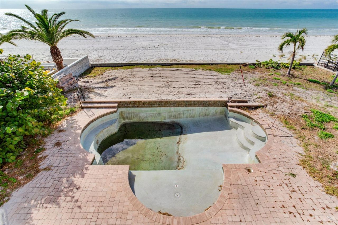 16116 Gulf Boulevard, Redington Beach, FL 33708 Photo