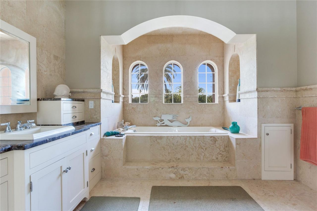 16116 Gulf Boulevard, Redington Beach, FL 33708 Photo